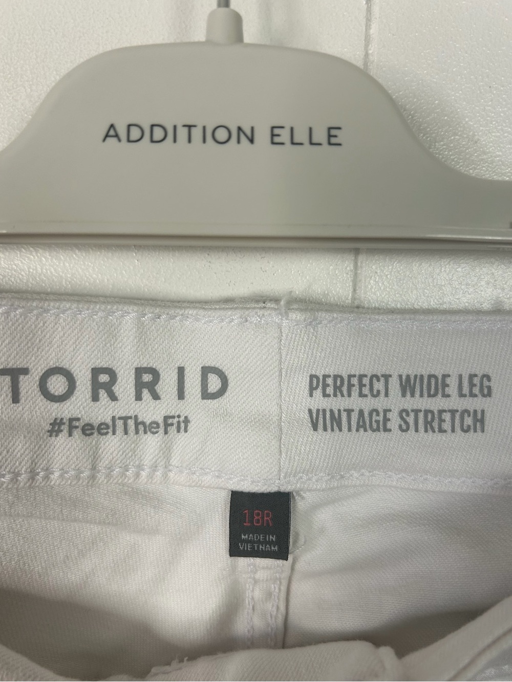 Torrid Perfect Wide Leg Mid Rise Jeans White Stretch size 18 R Summer Office - Picture 6 of 10